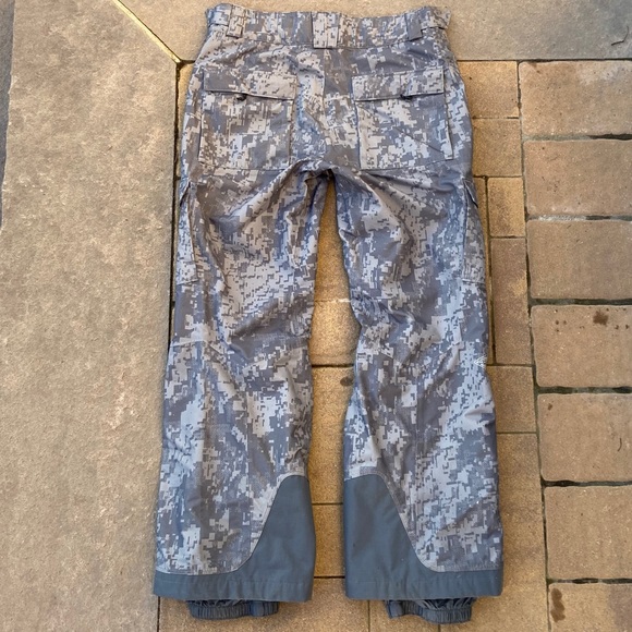 Columbia Digital Camo Snow Pants - Picture 4 of 11